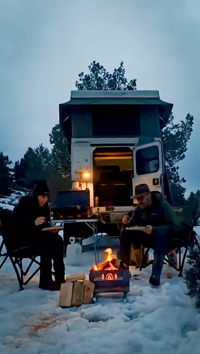 BunduTop roof top tent mounted on vehicle