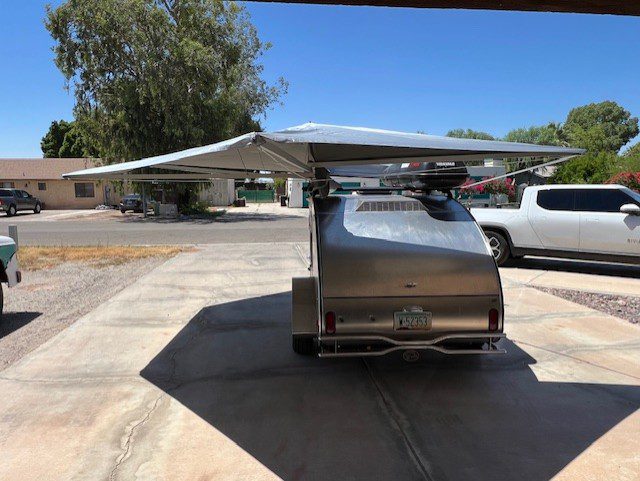 BunduAwn awning deployed on vehicle