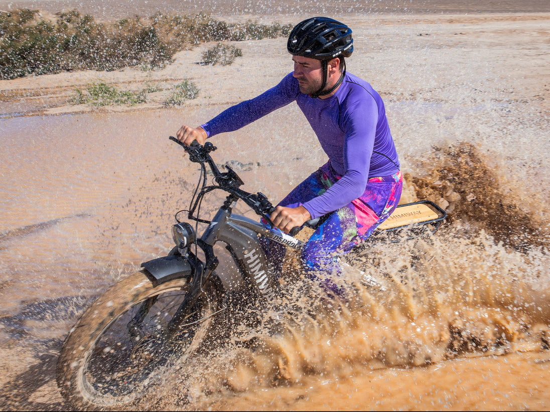 Himiway D5 Pro riding through sand