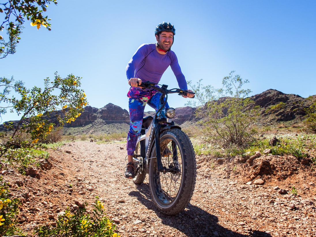 Rider on a Himiway D5 Pro on a desert trail
