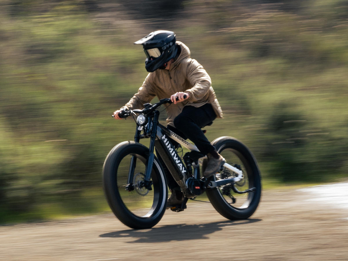 Rider on a Himiway D7 Pro on a dirt road
