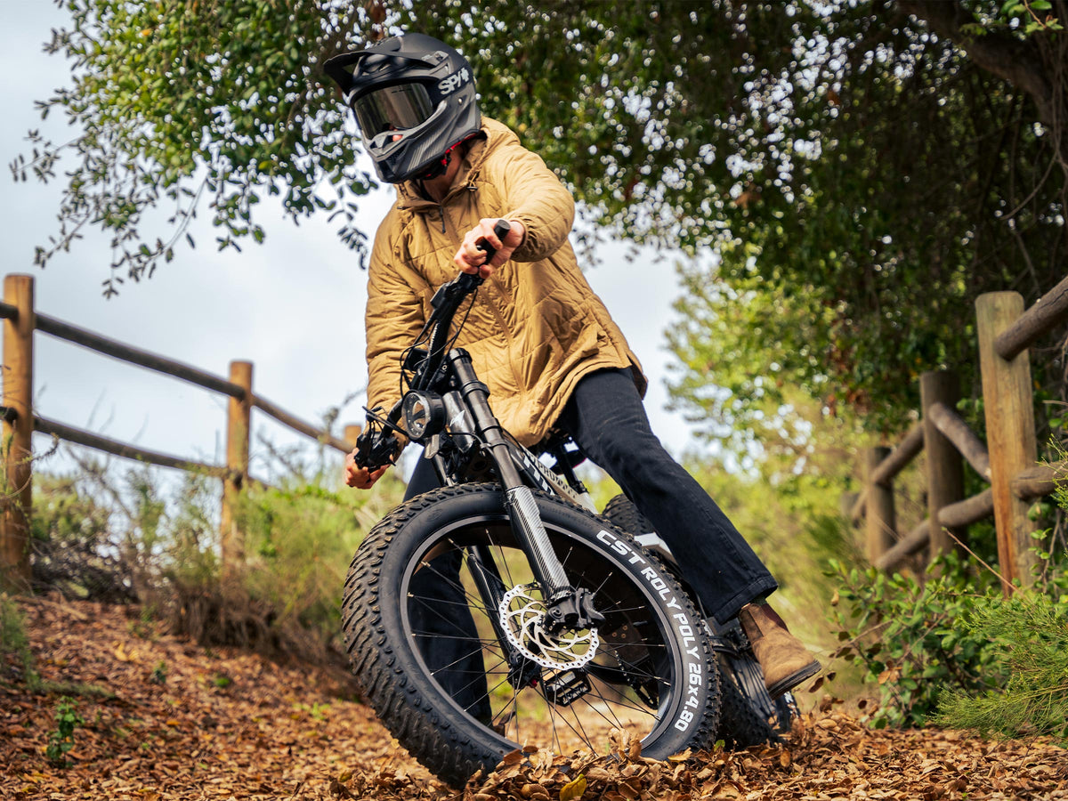 Rider on a Himiway D7 Pro on a wooded trail