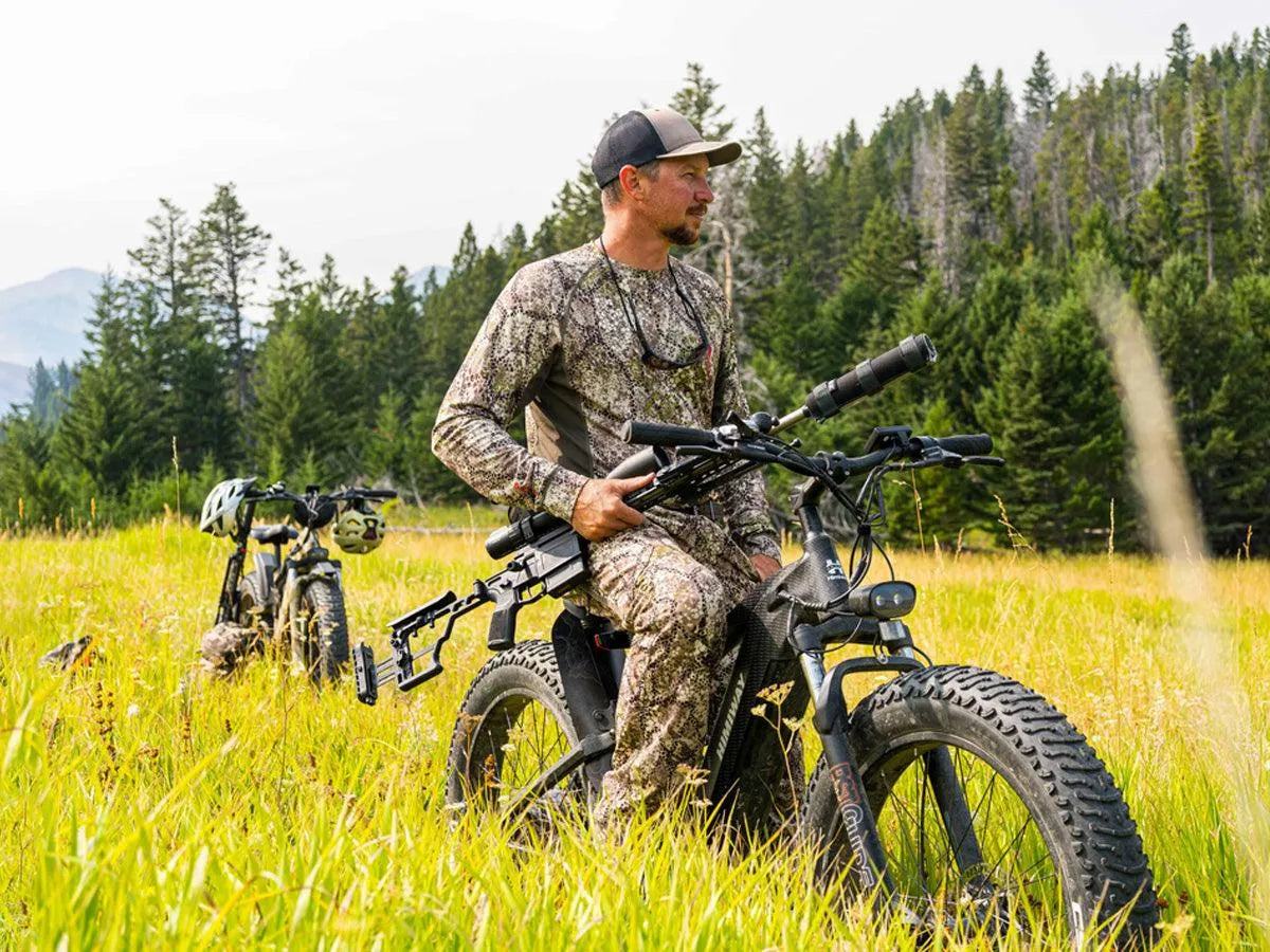 Rider with a Himiway D7 Pro in a grassy field