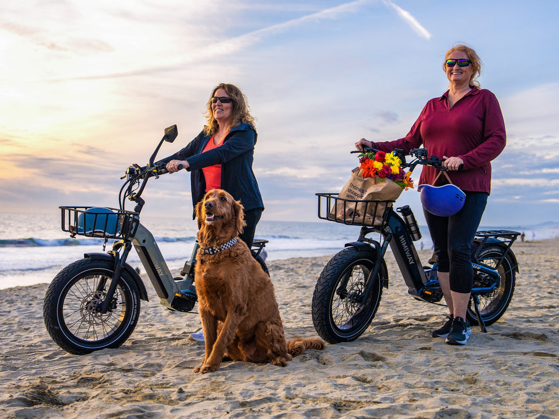 Two riders with Himiway D5 2.0 20 inch e-bikes at the beach